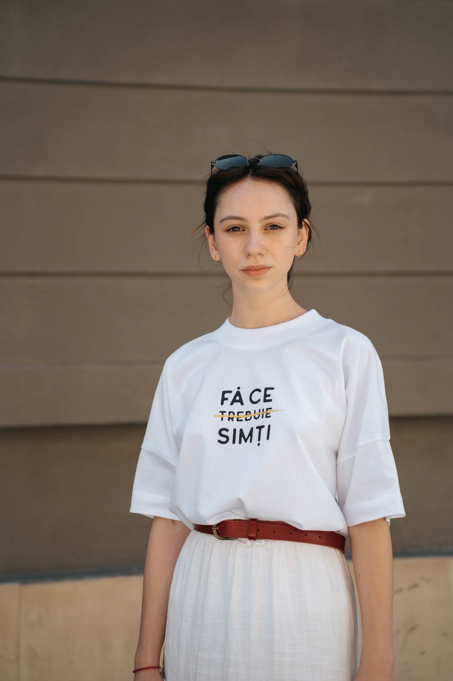 tricou oversized unisex fă ce "trebuie" simți alb