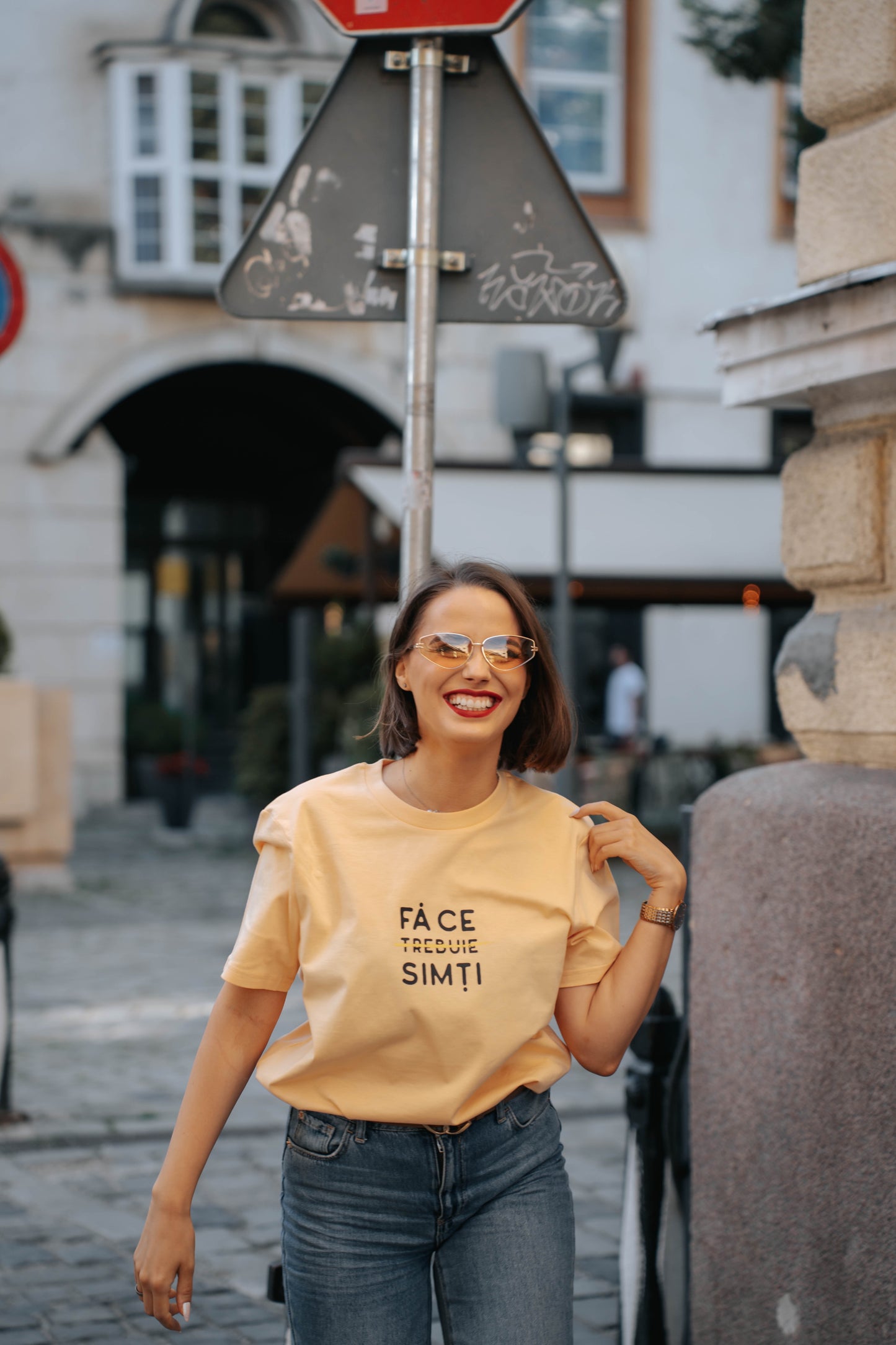 tricou clasic unisex fă ce "trebuie" simți galben